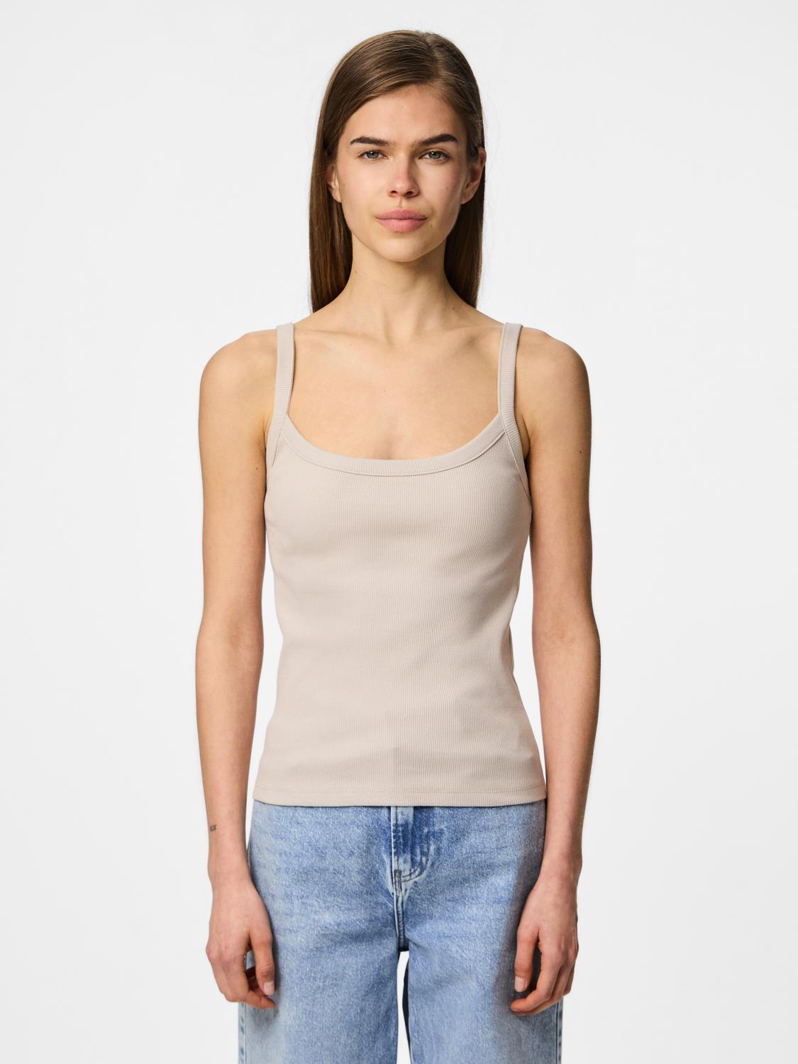 model_shot-front